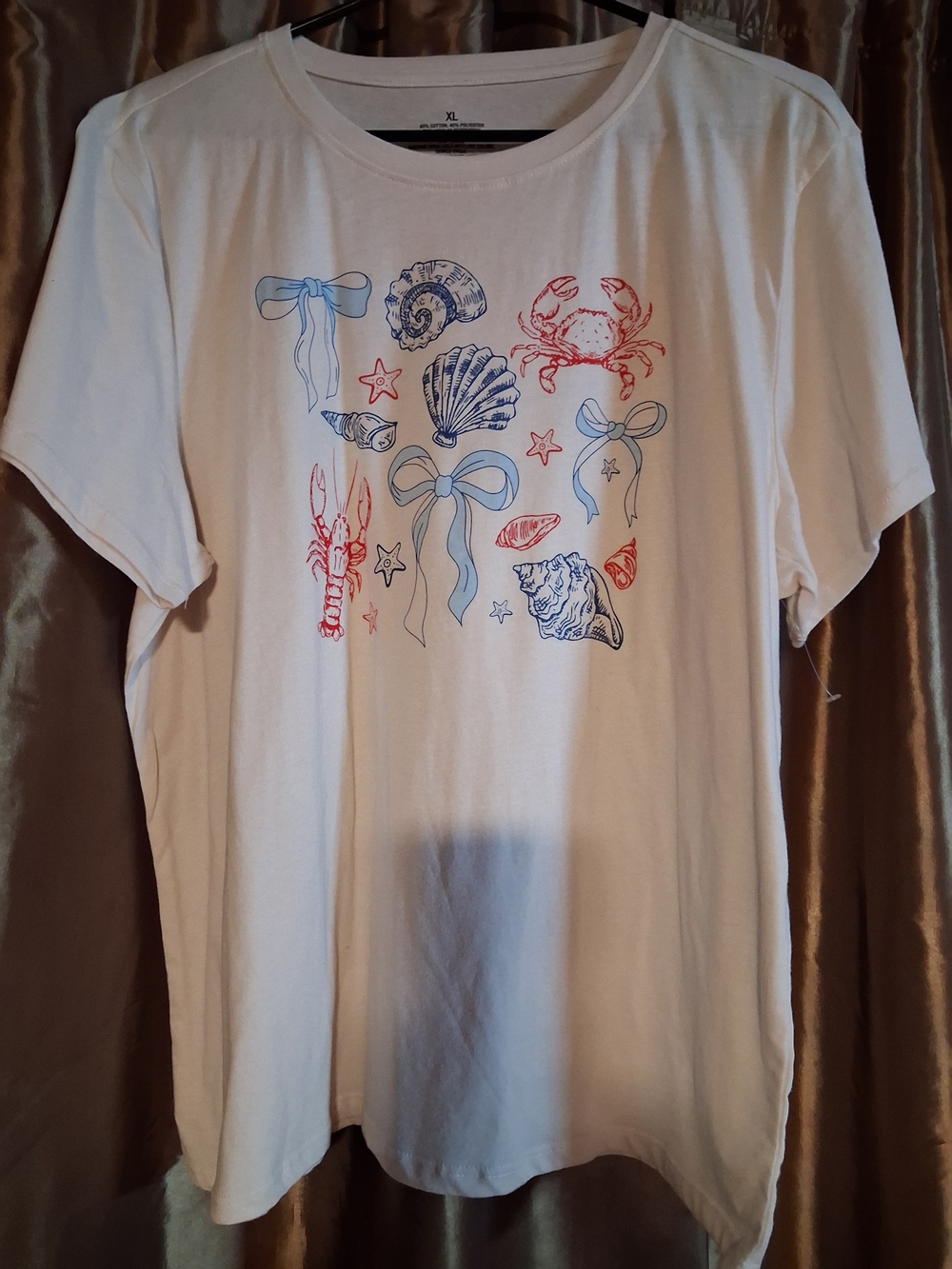 WOMEN'S White Graphic Nautical T-Shirt - Blue & Red Shell Print